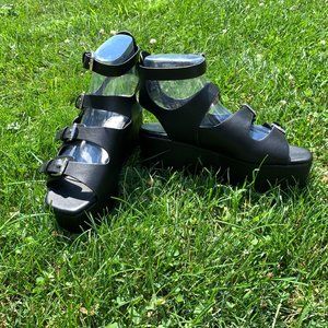 "So Me" platform sandals, 8, EUC